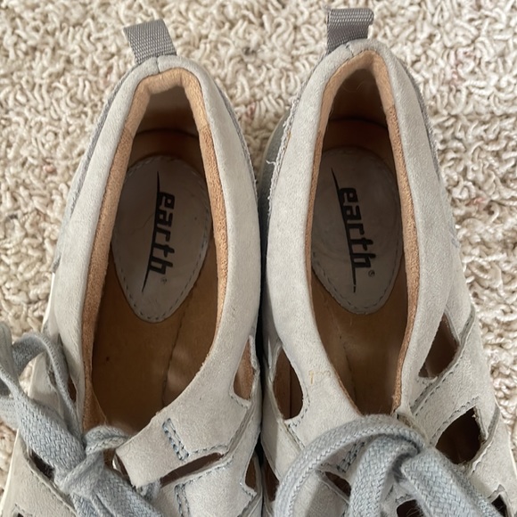 Women’s Mulberry suede sneakers by Earth Size 7B Gray Silver - Picture 6 of 7